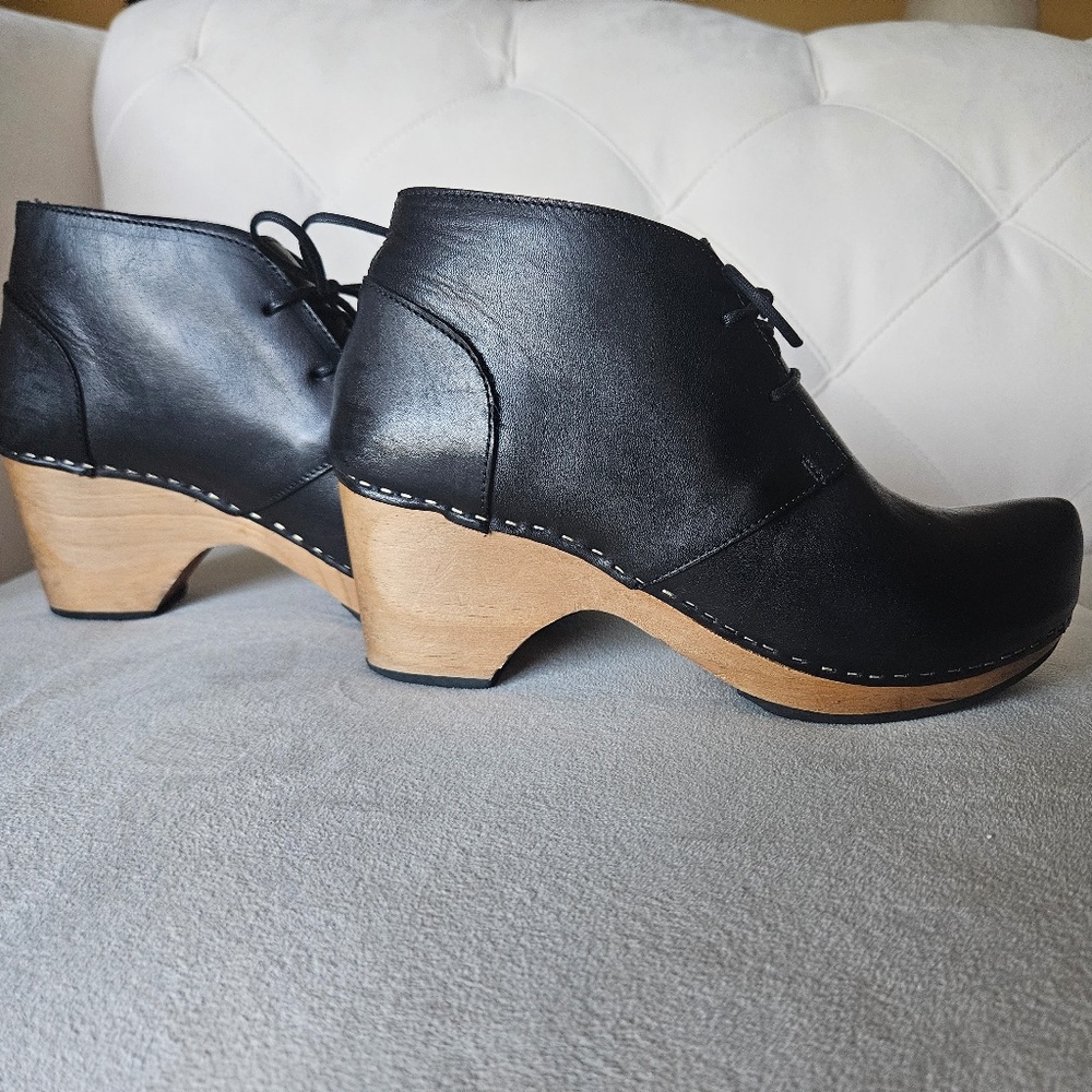 Lisa b. bootie clogs in Black (Size 40 EU/9 US)